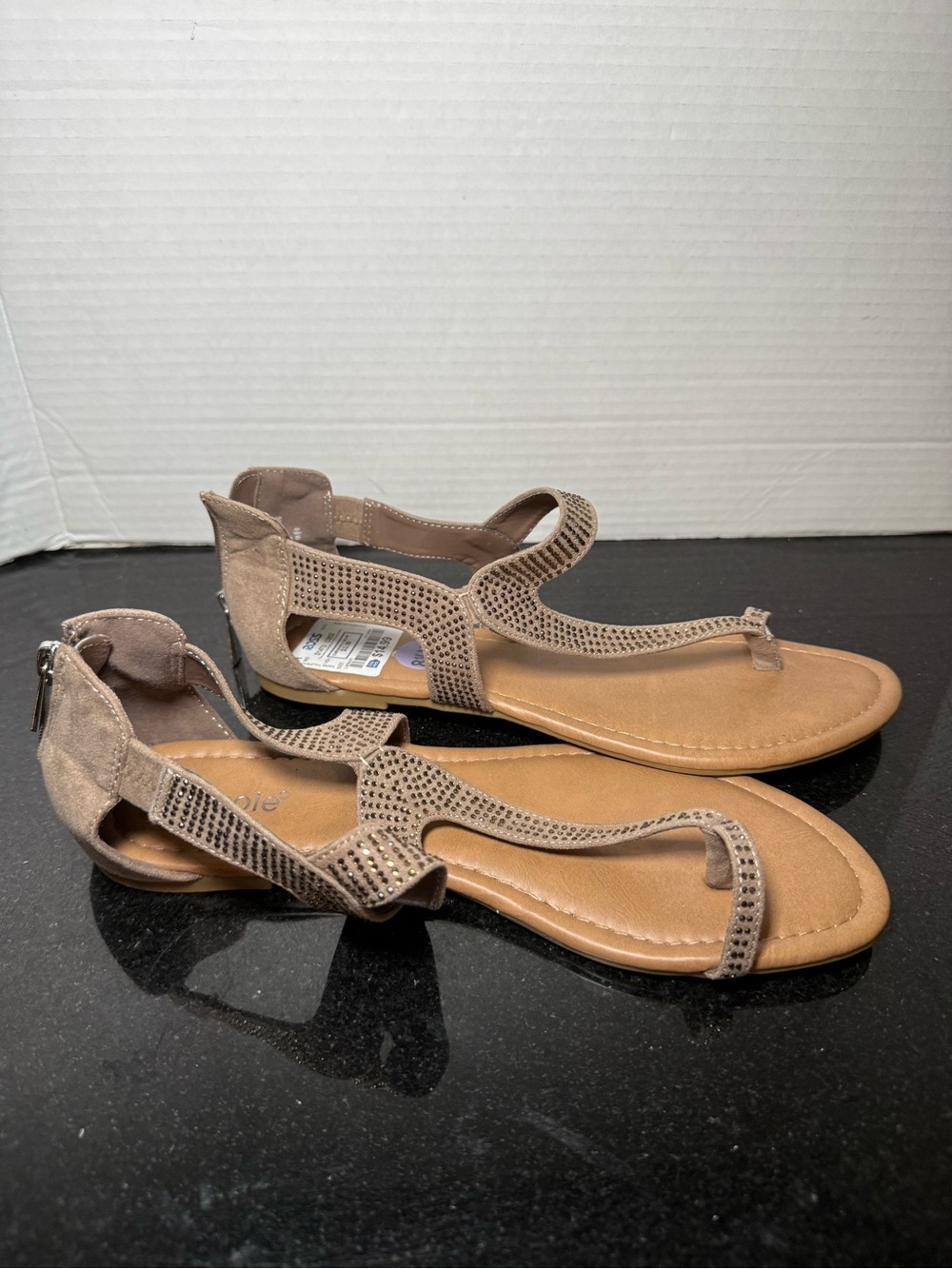 NEW! Nicole Taupe Rhinestone T-Strap Flat Sandals Size 8.5Wide - Picture 4 of 6